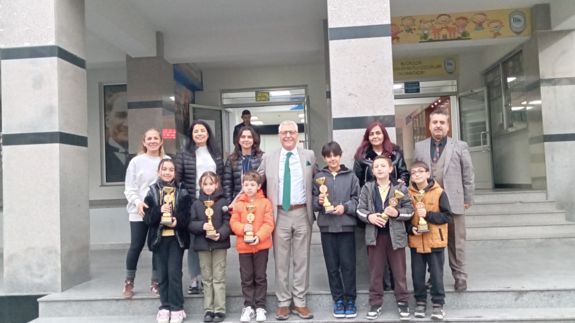 Kan Bağışında Kupa Kazanan Öğrencilerimiz
